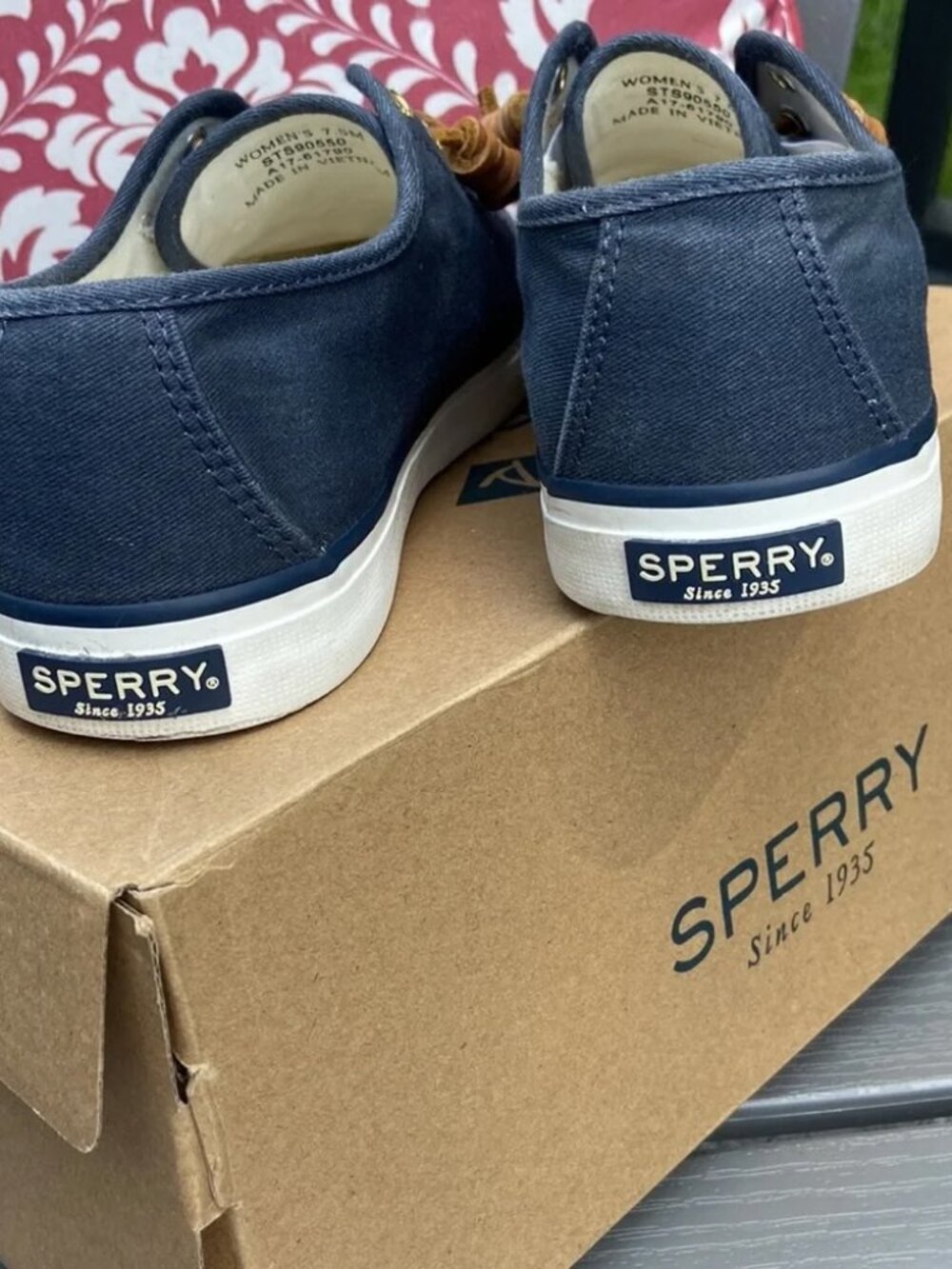 EUC Women’s Seacoat Navy Sperry Sneakers Sz 7.5 - Picture 4 of 6